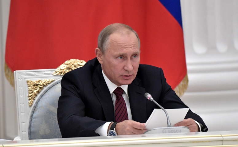 Путин призвал сотрудников МВД противодействовать терроризму и экстремизму