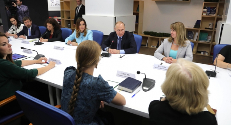 Владимир Путин встретился с представителями социально ориентированных, благотворительных организаций и волонтёрского движения