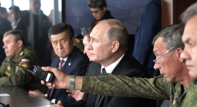 Владимир Путин посетил учения «Центр-2019» на полигоне Донгуз