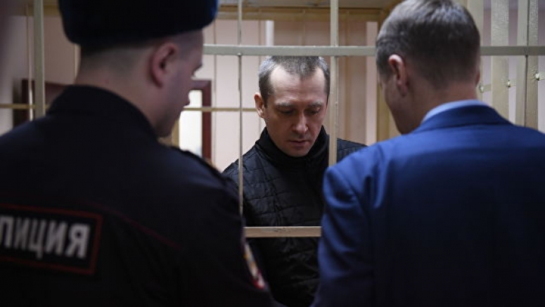 Срок для Захарченко, сотни коррумпированных следователей и беглец из «Роскосмоса»