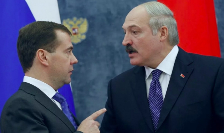 Почему Лукашенко стал оправдываться перед Медведевым