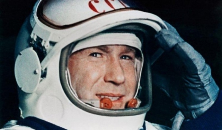 18 марта 1965 года Алексей Леонов совершил первый в мире выход в открытый космос