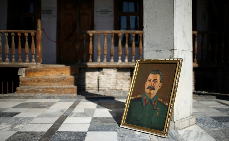Установку памятных знаков в честь Сталина поддержало почти 80% молодежи