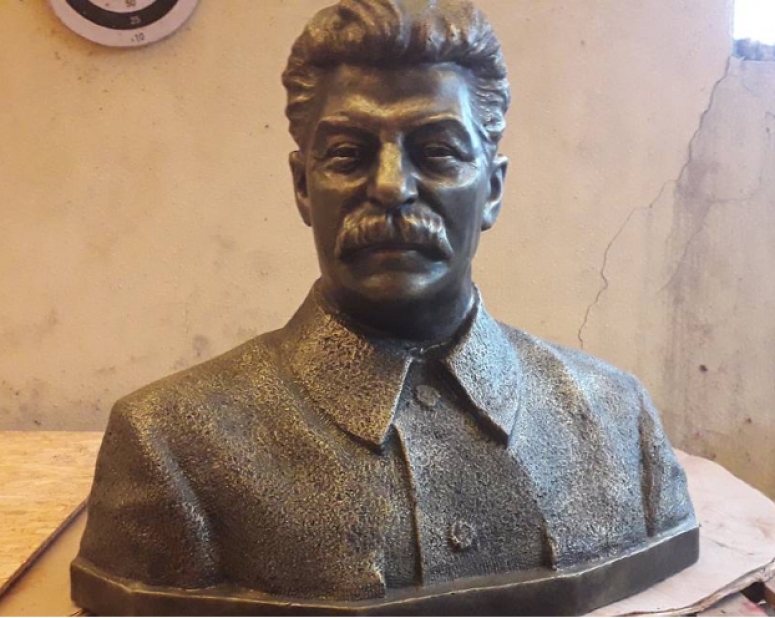 В Волгограде начали установку памятника Сталину в честь его 140-летия