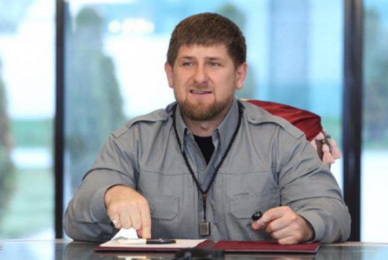 Они выходят замуж за собак, покойников, женятся не знаю на ком — заявил Кадыров.