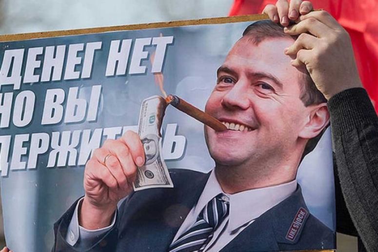 Медведев подал сигнал Западу. как видит будущее премьер-министр России и кому и зачем он это сообщает