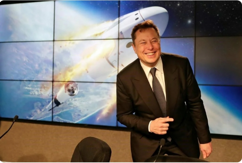 Илон Маск и Space X связаны со спецслужбами