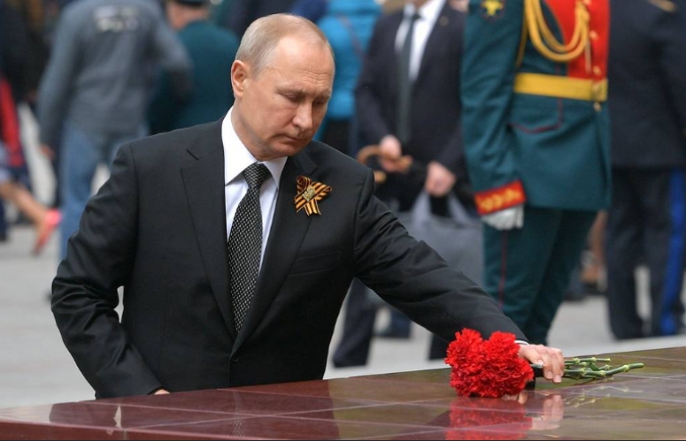 День Победы, &quot;одинокий&quot; Путин и звон колоколов... Чем ЭТО ВСЁ обернется